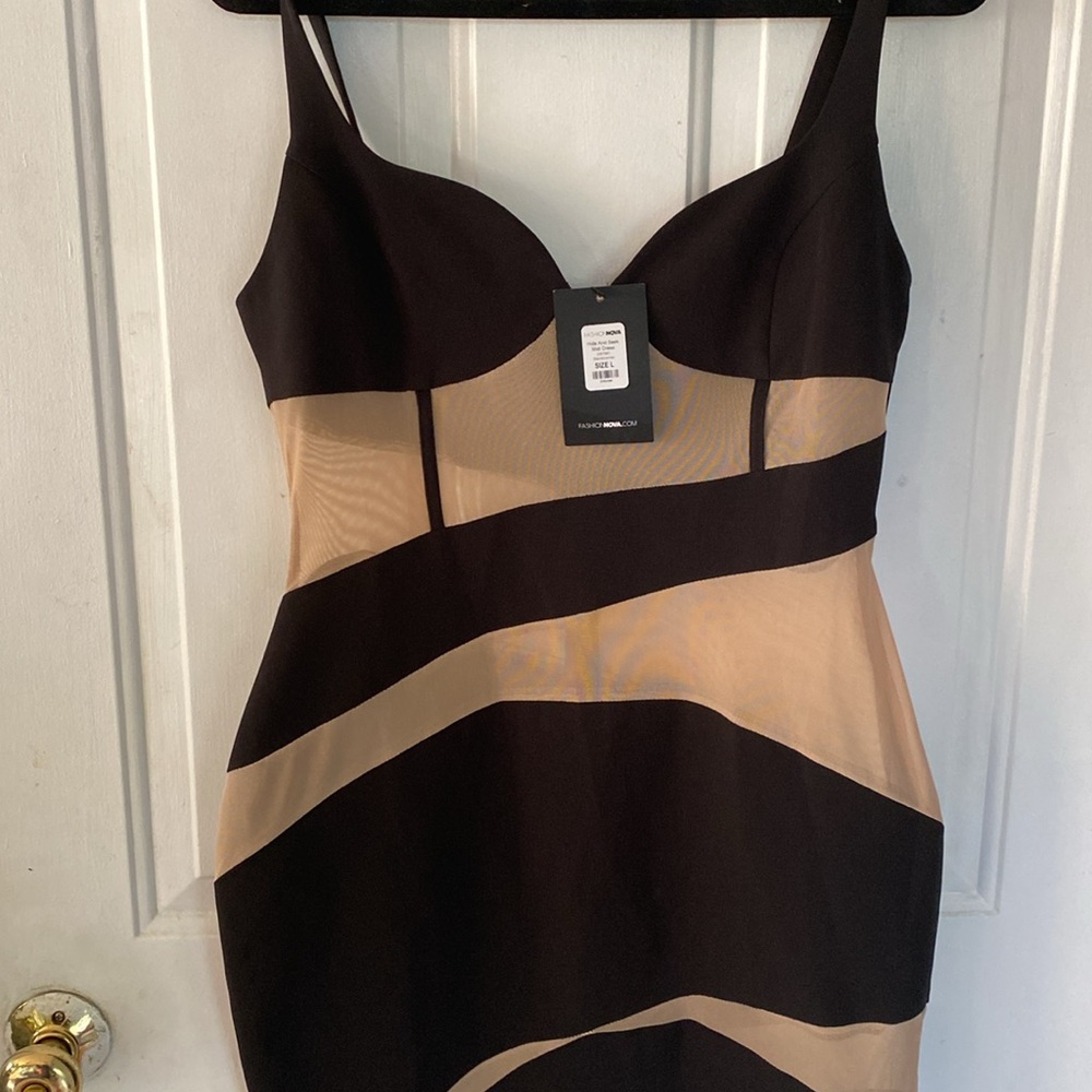 Elegant Black and Tan Women's Dress - Picture 4 of 8